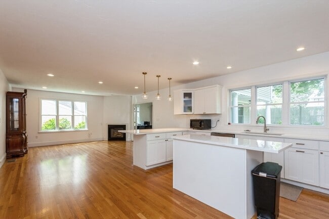 Building Photo - 37 Philbrick Rd