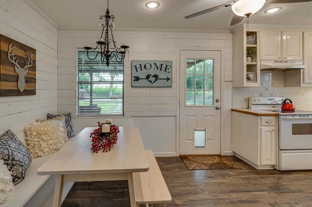 Building Photo - 720 Chisholm Trail