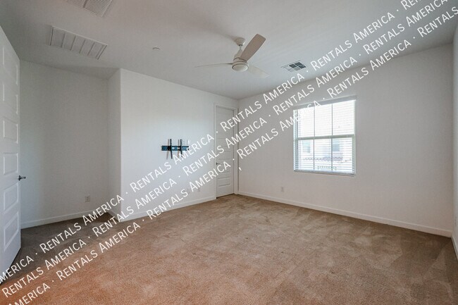 Building Photo - 4077 S Sabrina Dr