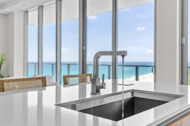 Building Photo - 3100 N Ocean Dr