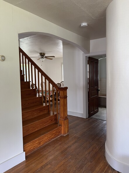 Building Photo - 916 High St