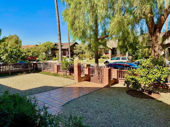 Building Photo - 2130 W 29th Pl