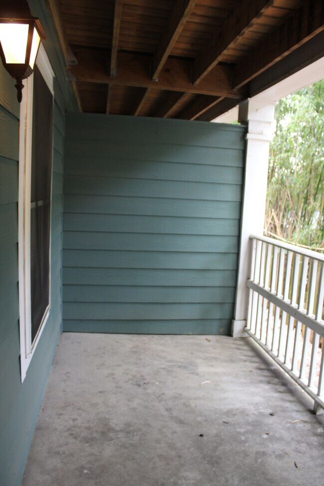 Building Photo - Laurel Station Condos #203 3BD/2BA $3150 PER MONTH includes 2 Assigned parking spaces! Move in 8/...