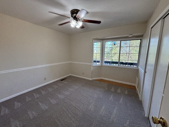Building Photo - Freshly remodeled home in Pleasant Valley with private yard for rent!