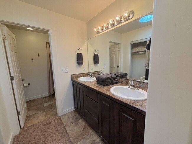 Building Photo - 3862 Desert Willow Cir
