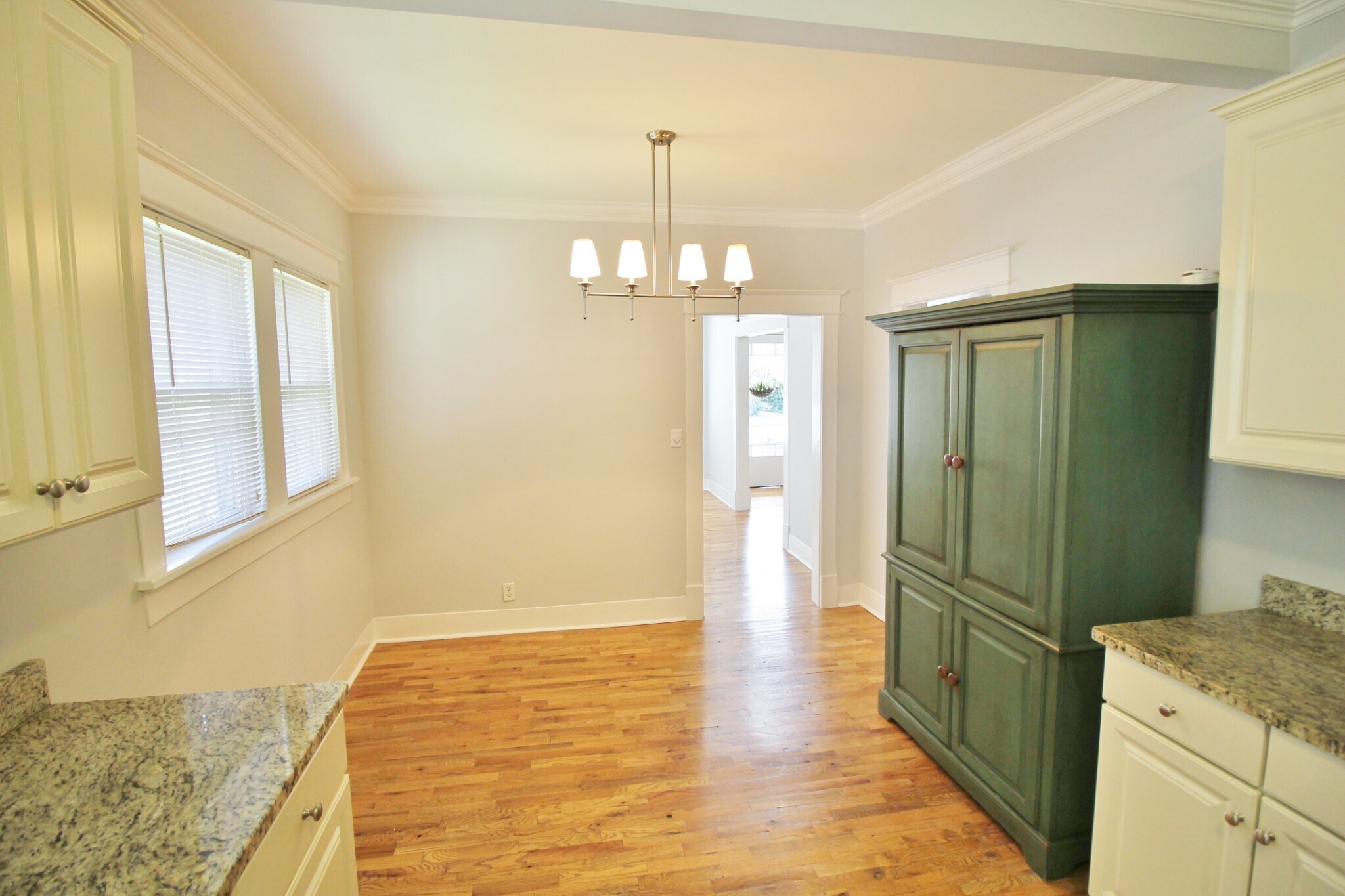 Building Photo - 1711 Villa Pl