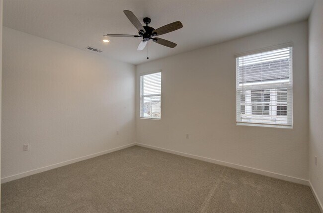 Building Photo - 905 Plum Tree Ave