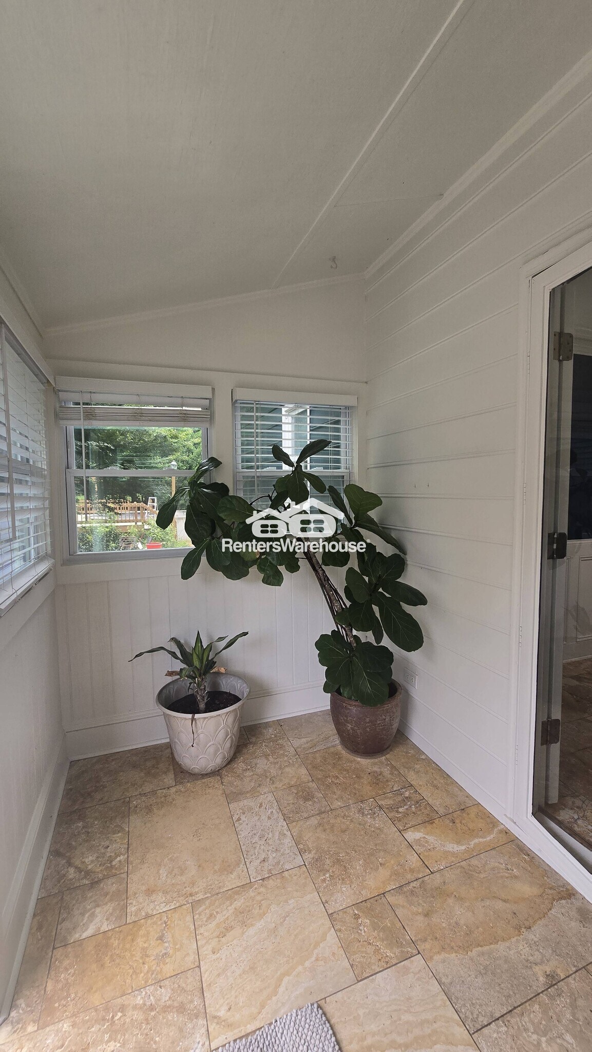 Building Photo - 165 Oak Hill Cir