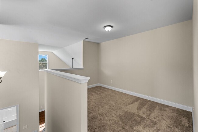 Building Photo - **Spacious 3bd/3ba in Raleigh**