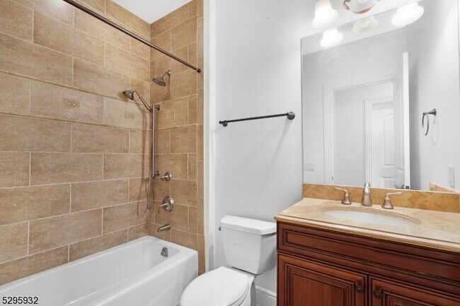 Building Photo - 12 Howland Terrace