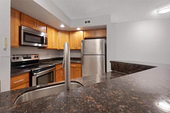 Building Photo - 12400 Vista Isles Dr