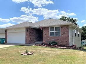 Building Photo - 3253 S Palisades Dr