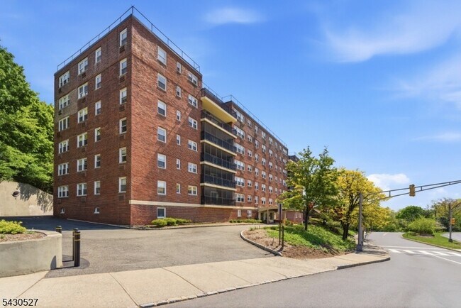 Building Photo - 415 Claremont Ave