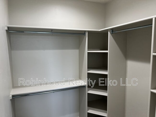 Building Photo - 2433 5th St