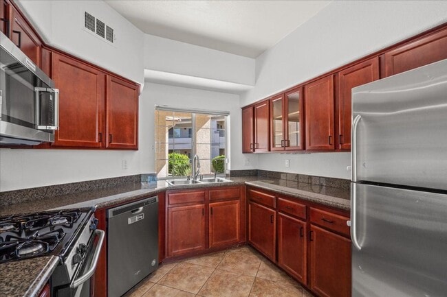 Building Photo - Spacious Open-Concept Summerlin Home with Balcony, Fireplace & Ensuite Bedrooms