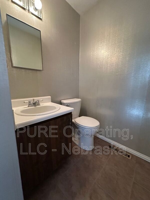 Building Photo - 1631 N 109th Plz