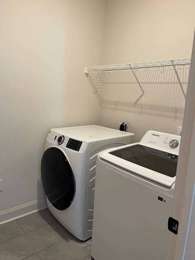 Building Photo - "Spacious 4-Bedroom Retreat with 3.5 Baths in Charming Mt. Juliet!"