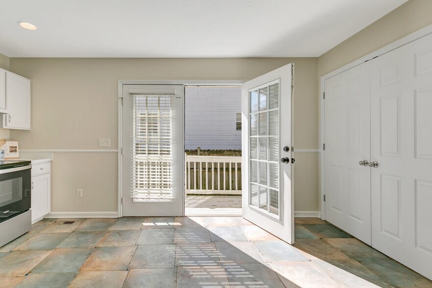 Building Photo - 1549 Cora Dr