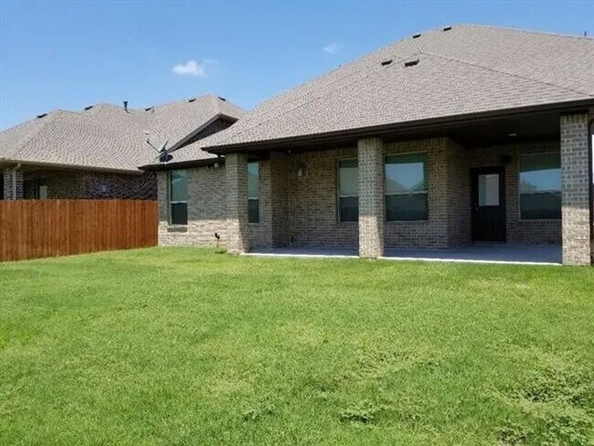 Building Photo - Coming Soon! 4BR/3.5BA | Updated Single Family Home | 2-Car Garage Parking | Fenced backyard