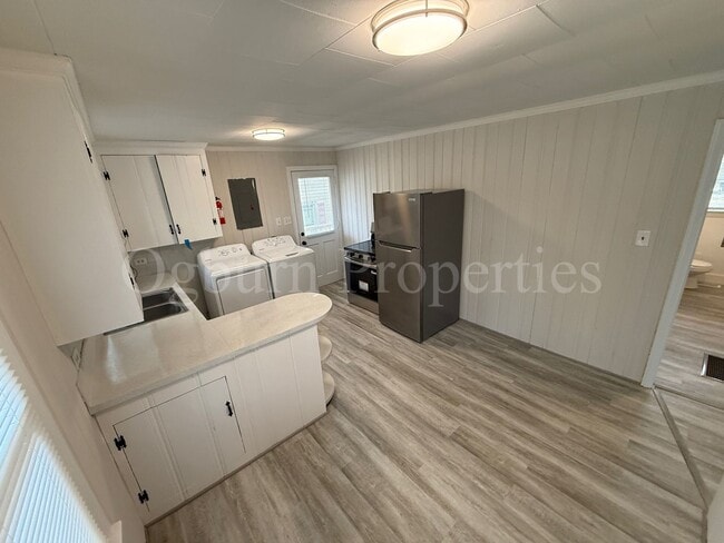 Building Photo - 1923 Dacian St