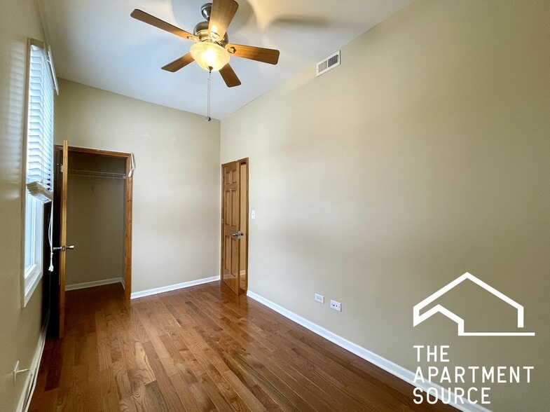 Building Photo - 2028 N Hamlin Ave