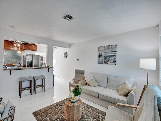 Building Photo - 1216 Guava Isle