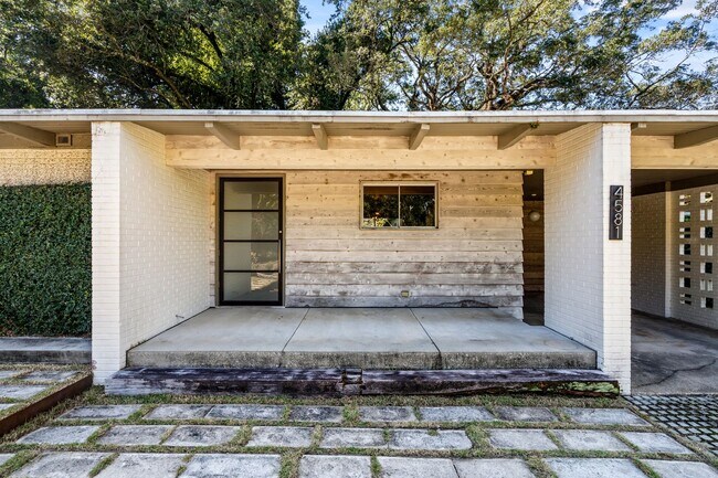 Building Photo - 2/2 with carport - fenced backyard