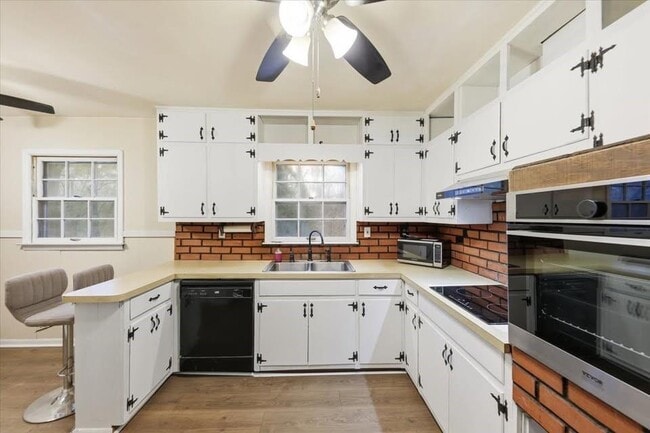 Building Photo - 8435 Campbellton Fairburn Rd