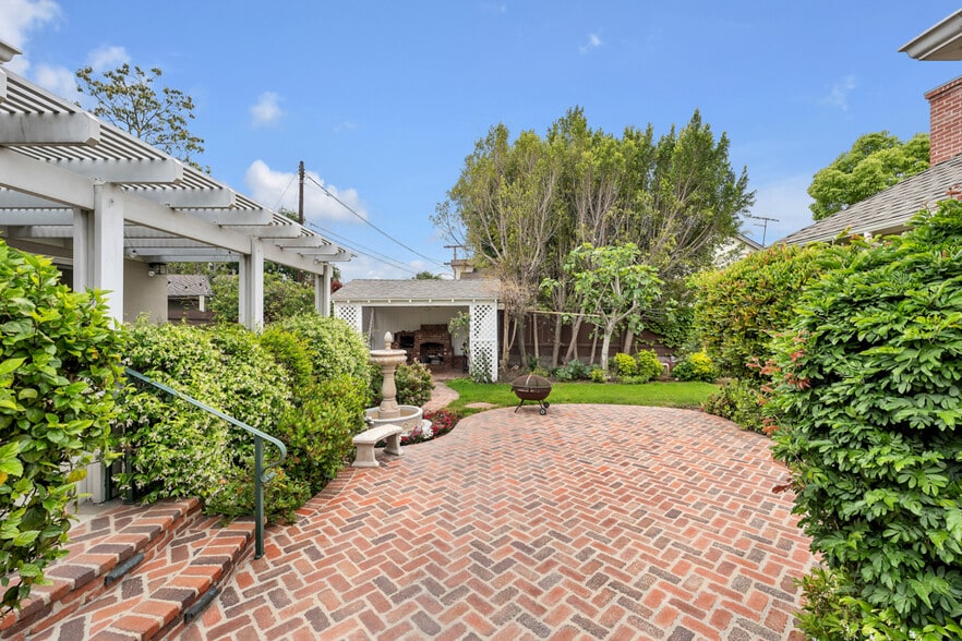 Building Photo - 4722 Forman Ave