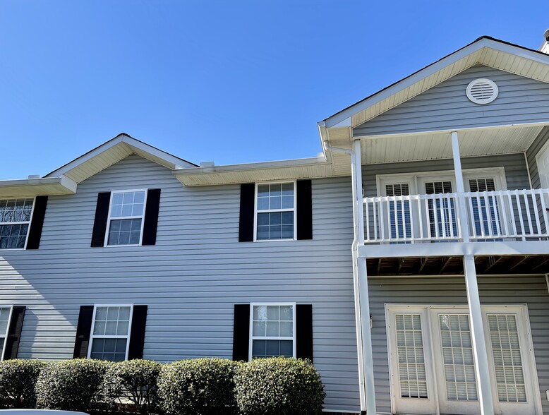 Building Photo - 105 Pelham Square Way