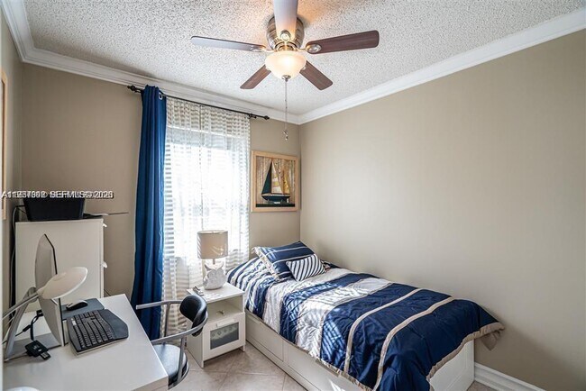 Building Photo - 221 Waterside Dr