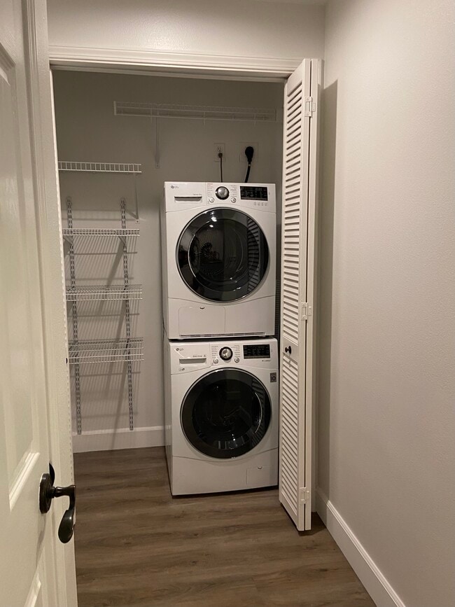 LG Washer Dryer - 520 Lunalilo Home Rd