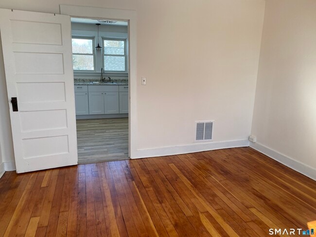 Building Photo - 51 Indian Neck Ave