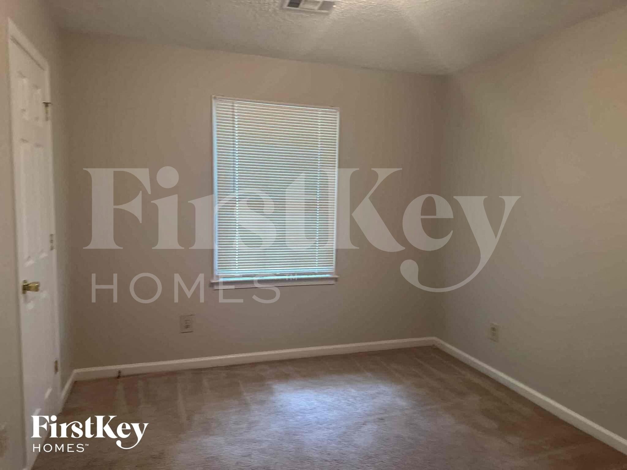 Building Photo - 1726 Hidden Acres Dr SW