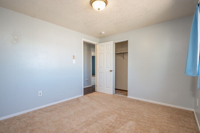 Building Photo - 544 S Watermelon Dr