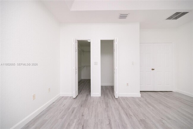 Building Photo - 2532 SE 15th Ct