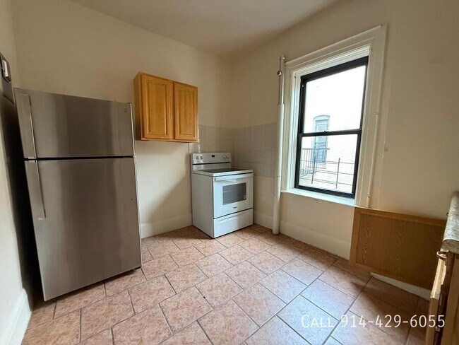 Building Photo - 82 Hamilton Ave