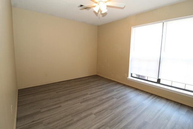 Building Photo - 5822 Gordon Ln