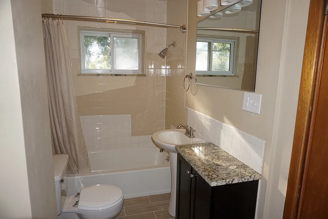 Building Photo - Duplex
