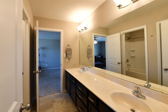 Building Photo - 72 Kimball Grove Ct