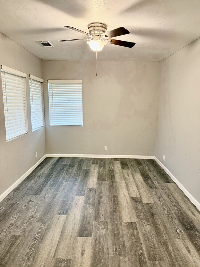 Building Photo - 972 S Hope Ave