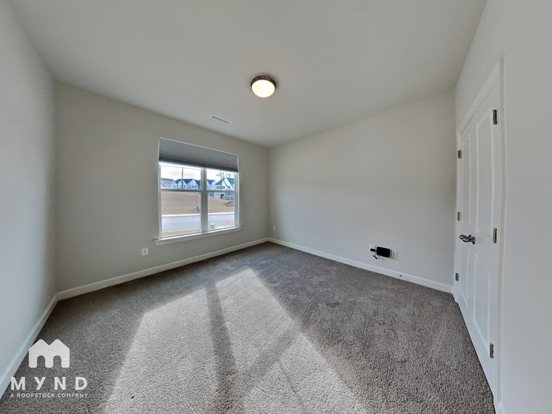 Building Photo - 279 Shadow Fls Dr