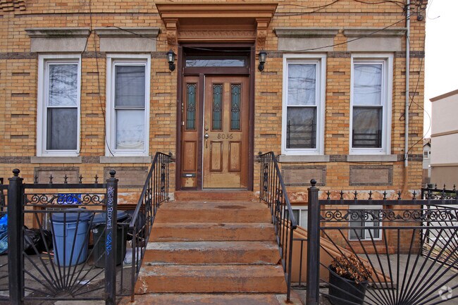 Building Photo - 80-36 Cypress Ave
