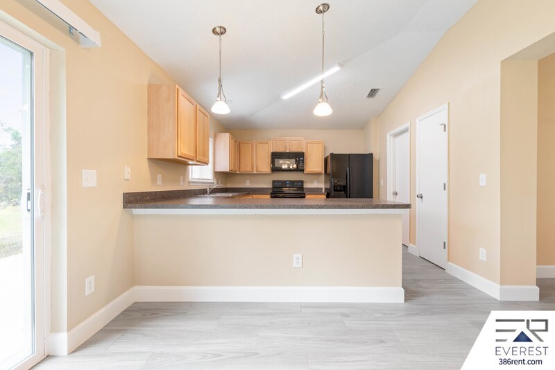 Building Photo - 49 Renshaw Dr