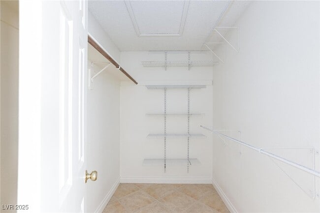 Building Photo - 2208 Ladue Dr