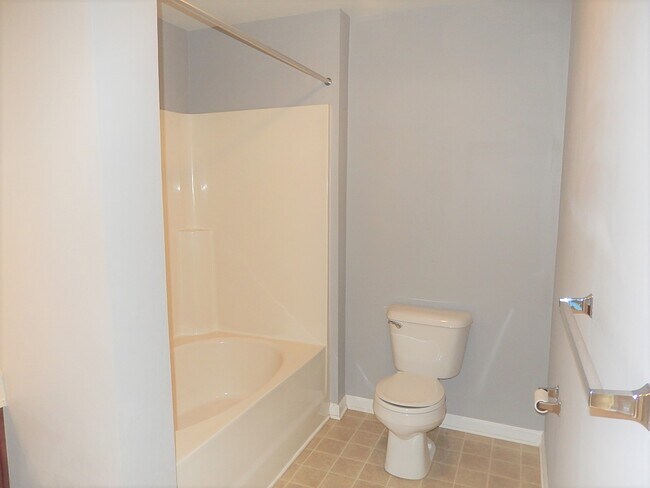 Building Photo - 210 Tallula Ln