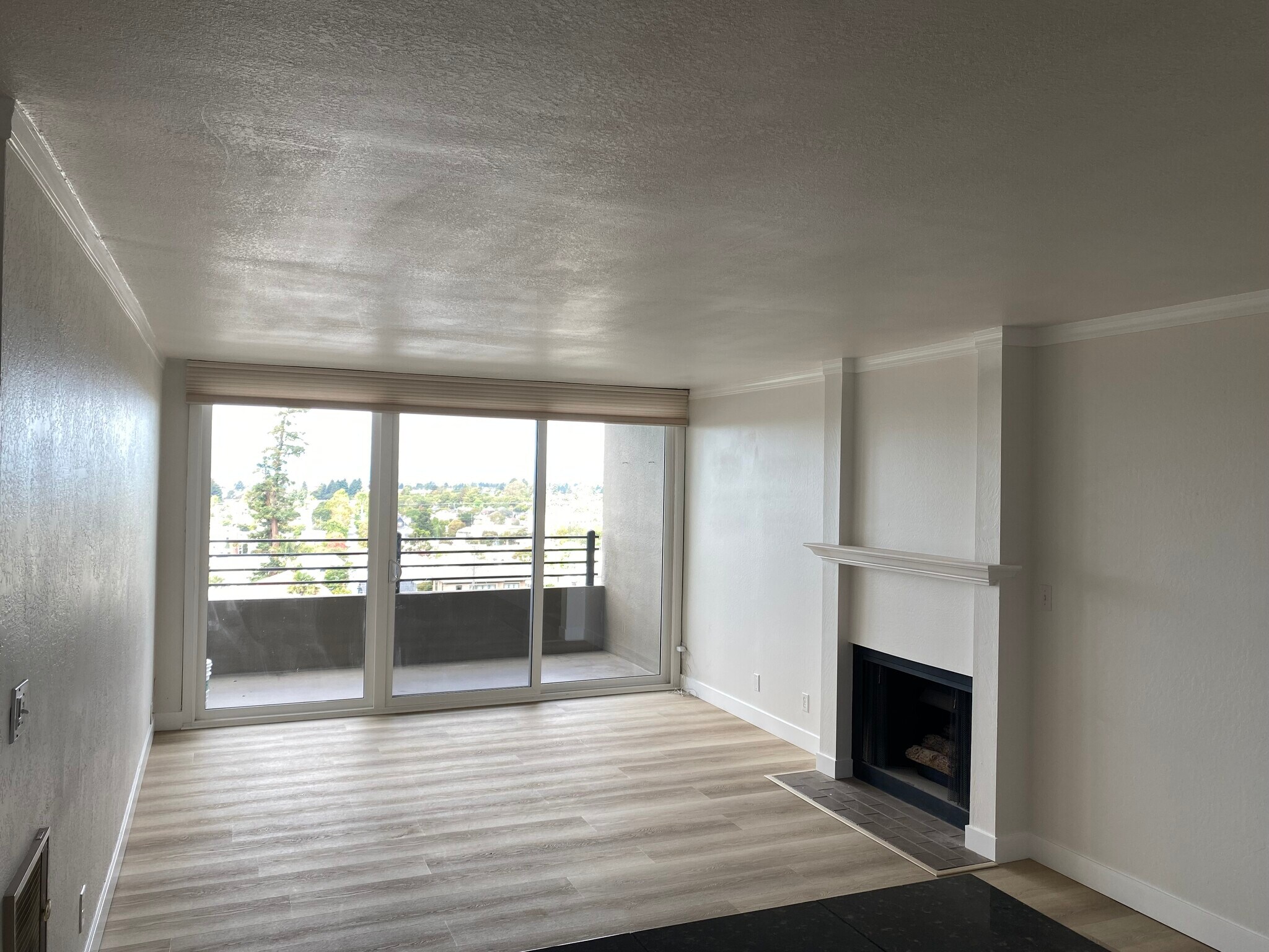 Spacious LR/DR Ii - 5340 Broadway Ter