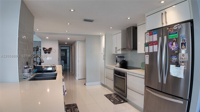Building Photo - 2049 S Ocean Dr