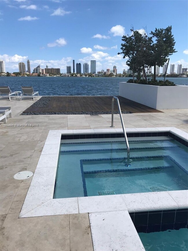 Building Photo - 17111 Biscayne Blvd