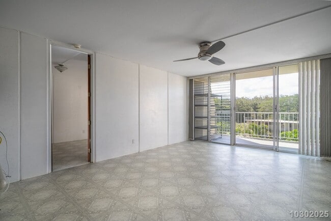 Building Photo - Move-In Ready 1-Bedroom 1 Bath Condo in Ce...